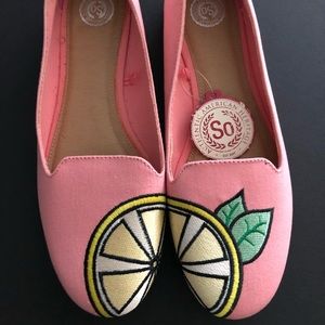 Comfortable flats with with matching design
